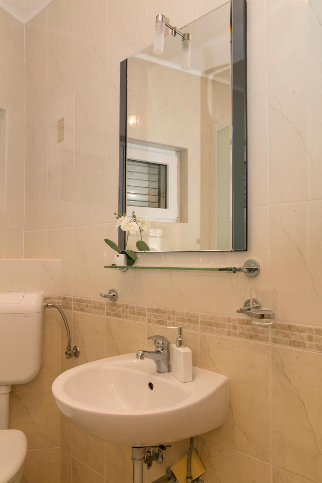 Apartmani Darinka Baška Voda Kültér fotó