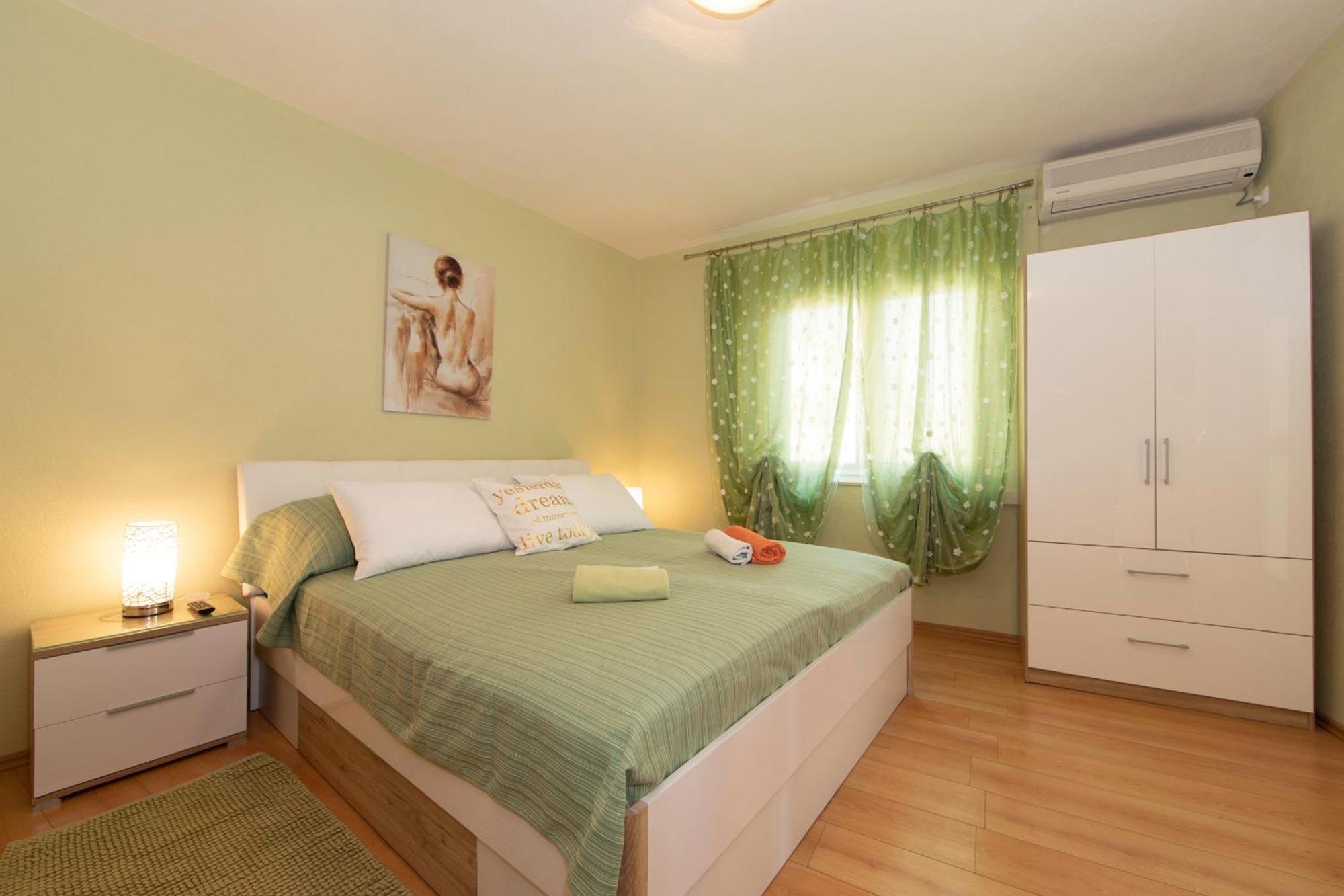 Apartmani Darinka Baška Voda Kültér fotó