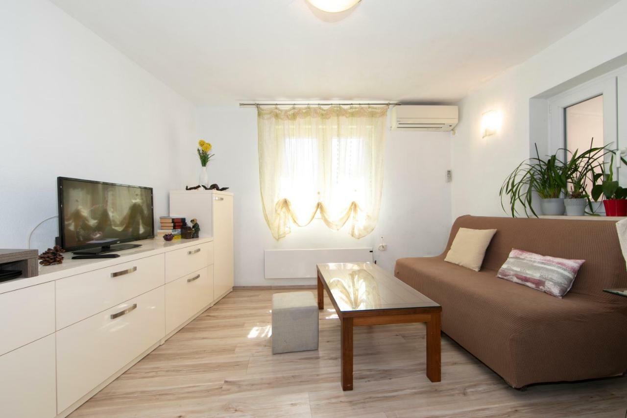 Apartmani Darinka Baška Voda Kültér fotó